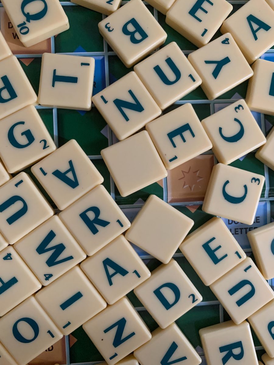 Scrabble. Gra logiczna dla dorosłych planszowa lub online