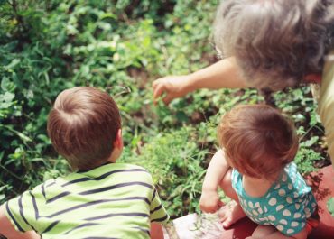 Relacje z dziadkami pomagają nastolatkom lepiej sobie radzić w życiu