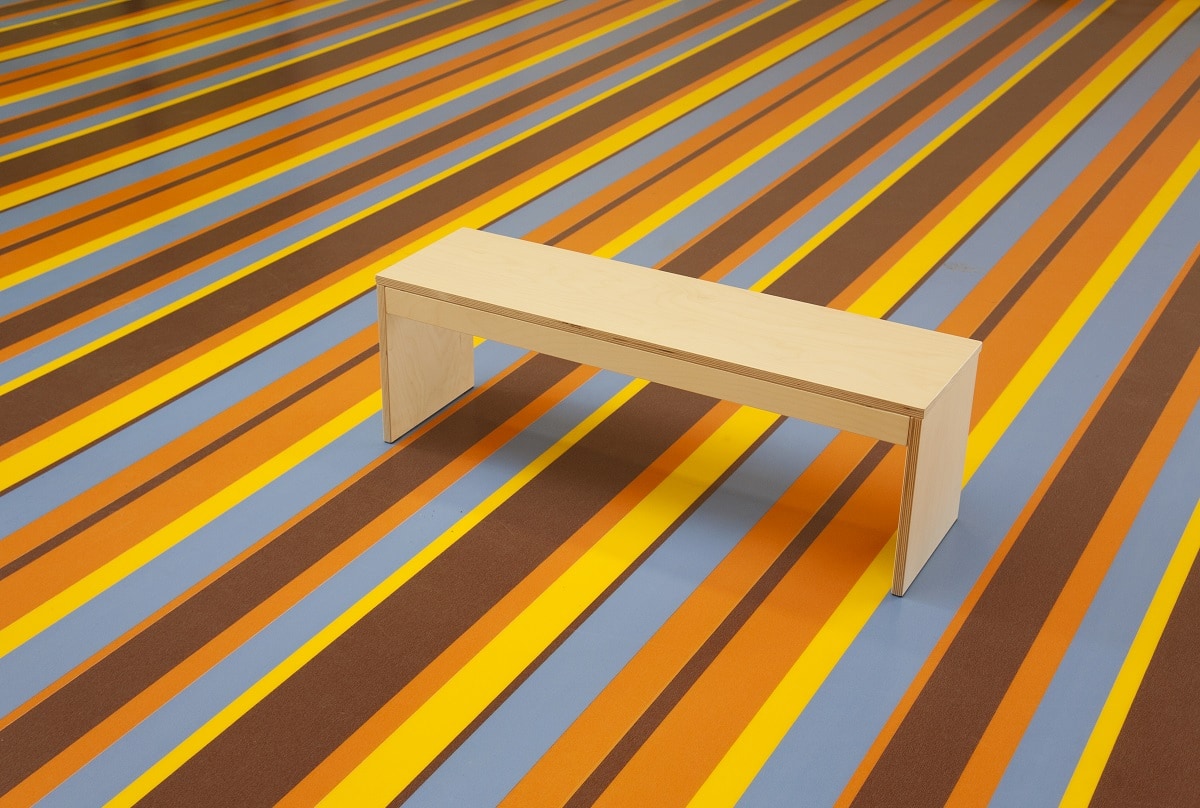 Ławka tapicerowana czy ławka drewniana – która będzie odpowiednia do pomieszczenia?