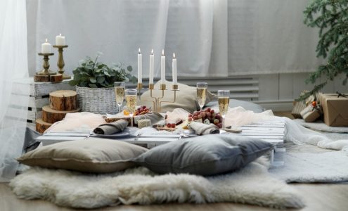 Jak wprowadzić magiczną atmosferę świąt do sypialni za pomocą odpowiednio dobranych tekstyliów?