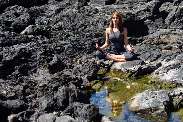 Jak skutecznie radzić sobie ze stresem przy użyciu technik mindfulness